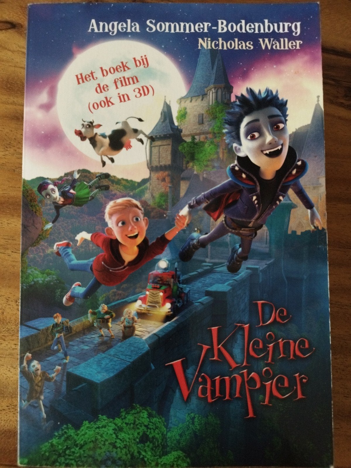 De Kleine Vampier - Het boek bij de film (ook in 3D), Ophalen of Verzenden