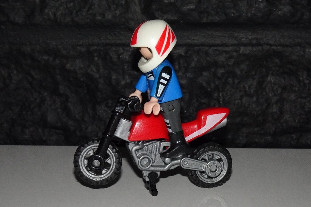 03 - Jongetje met minibike crosmotor 4699, Ophalen of Verzenden