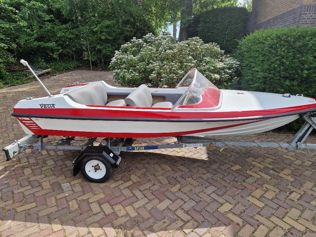 Zeer goede 4 persoons VEGA speedboot, Watersport en Boten, Speedboten, Ophalen, Overige merken, 4 m, 1 m