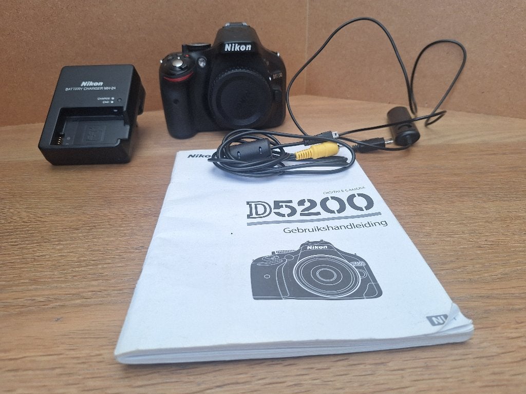 Nikon D5200 body, Ingebouwde flitser, Ophalen of Verzenden, Zo goed als nieuw, Nikon