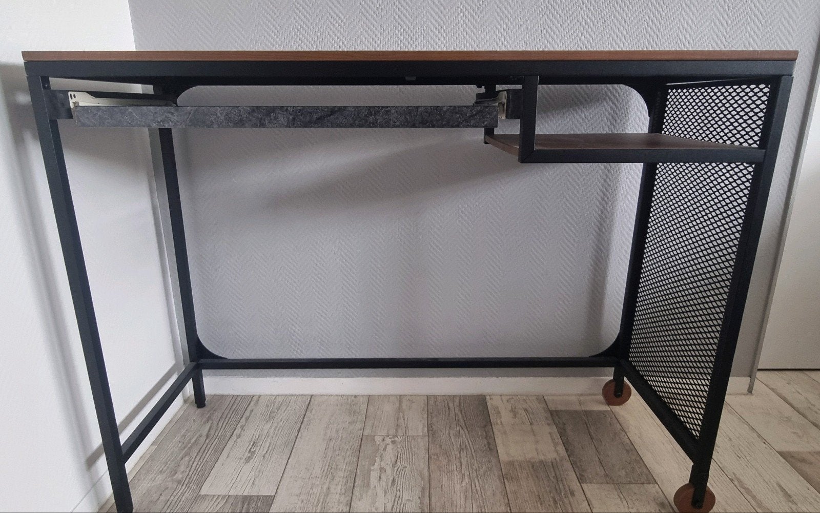 IKEA Bureau Fjällbo (met uittrekbaar onderblad), Ophalen, Zwart, 36 cm, Metaal