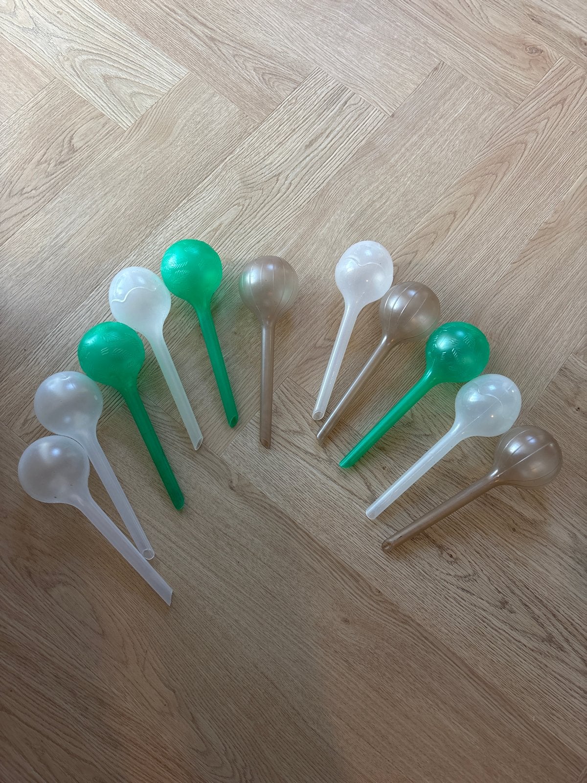 Automatische plantenbewateraars - Diverse kleuren, Tuin en Terras, Ophalen of Verzenden, Gebruikt, Kunststof