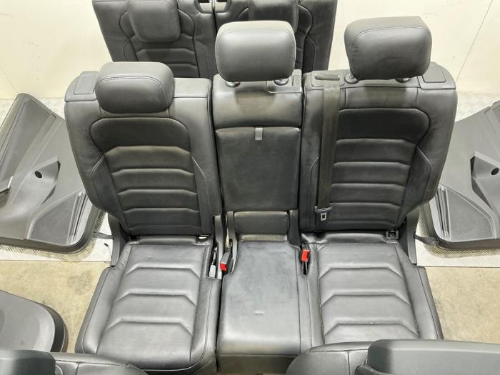 Bekleding Set (compleet) van een Volkswagen Tiguan Allspace, 12 maanden garantie, Gebruikt, -, Volkswagen