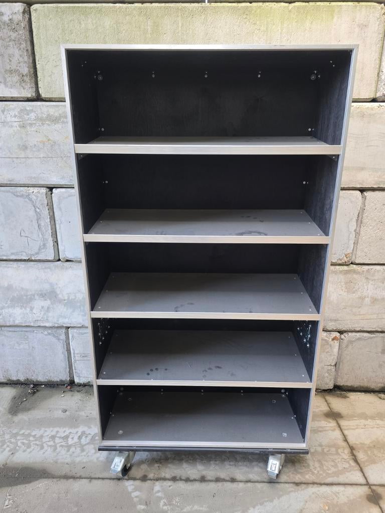 Flightcase met vaste schuine legplanken op wielen, Huis en Inrichting, Ophalen, Gebruikt, 50 tot 100 cm, 150 tot 200 cm