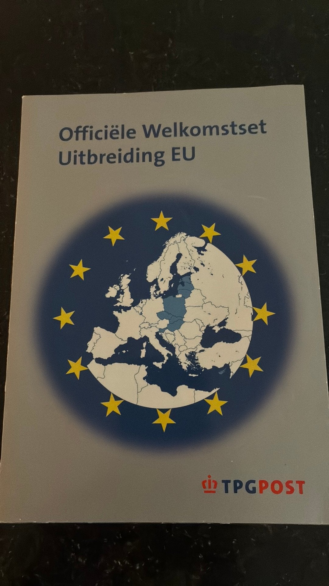 Officiële Welkomstset Uitbreiding EU TPGPOST, Postzegels en Munten, Ophalen of Verzenden, Verzamelmap