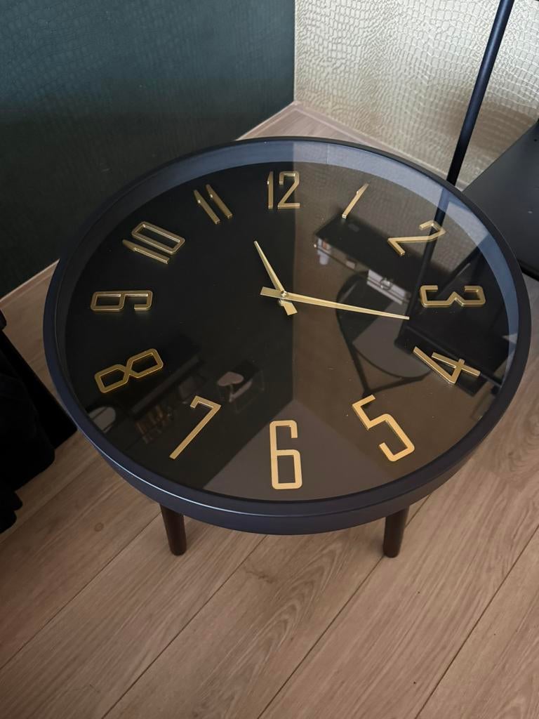 Klok tafel., Huis en Inrichting, Tafels | Bijzettafels, Ophalen, Minder dan 45 cm, Minder dan 55 cm, Gebruikt