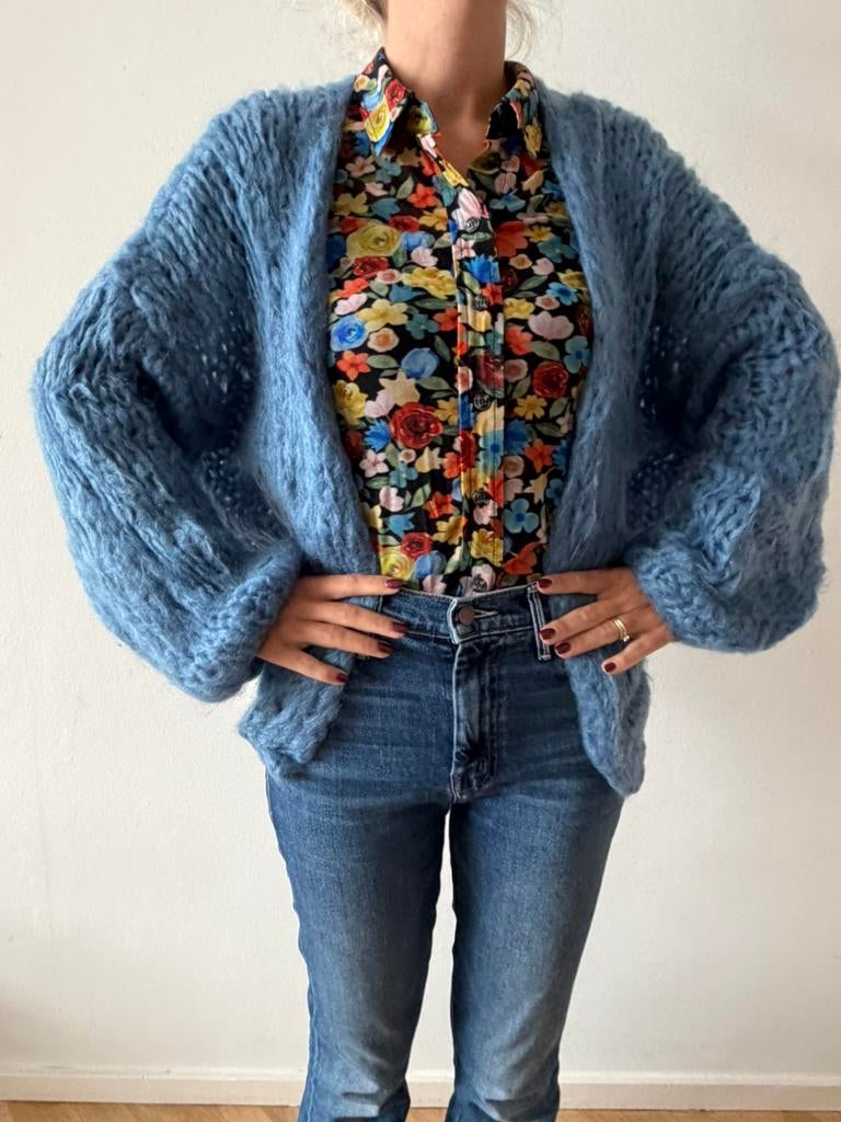 Nieuwstaat: helderblauw gebreid vest a la Kiro by Ki, Verzenden, Zo goed als nieuw