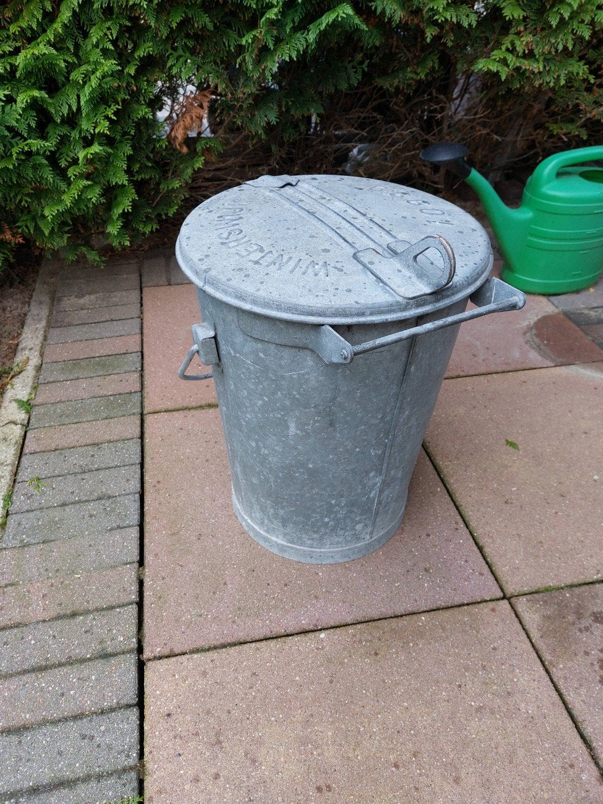 Vintage Zinken Vuilnisemmer "Winterswijk" met Klepdeksel, Ophalen