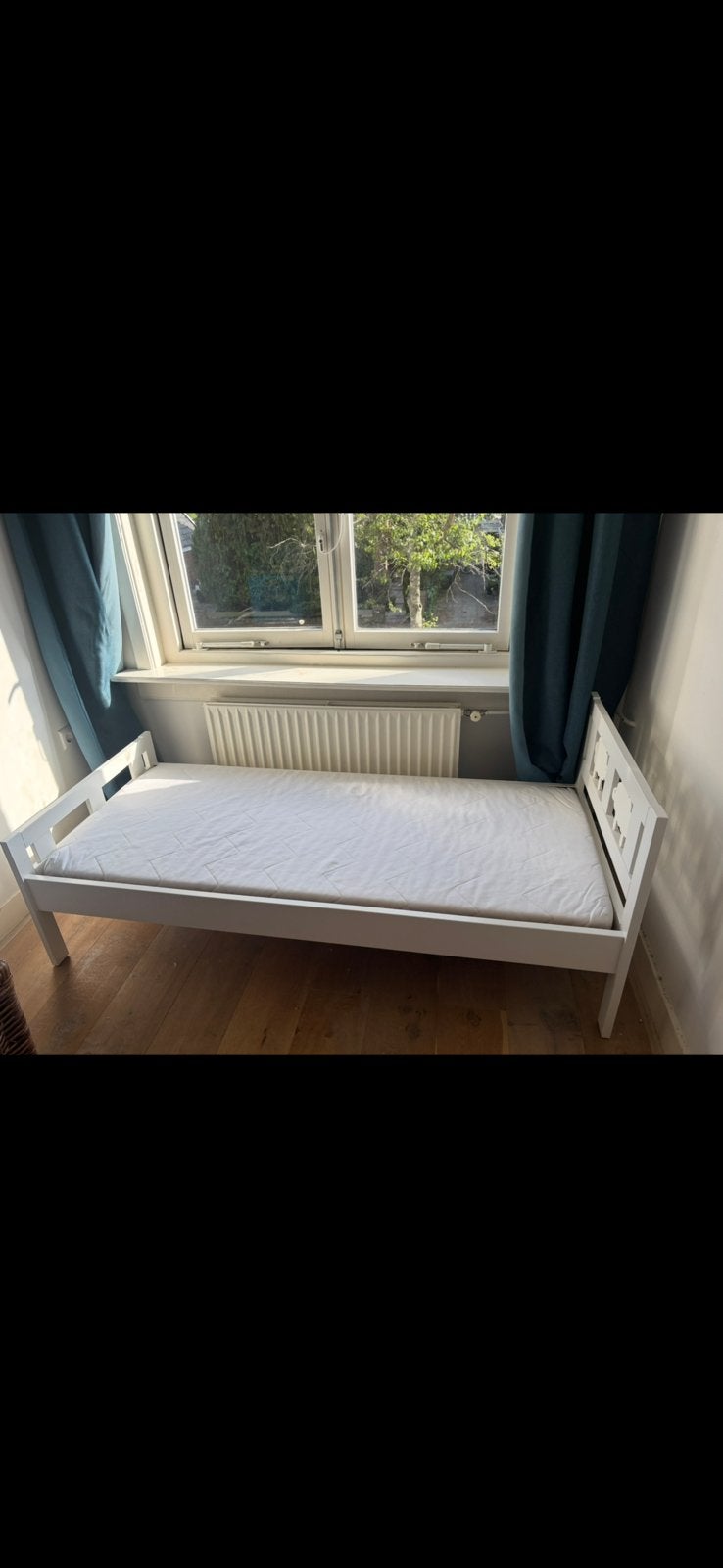 Ikea peuterbed incl. matras, dekbed, overtrekken en lakens, Ophalen, 70 tot 85 cm, 140 tot 160 cm, Zo goed als nieuw