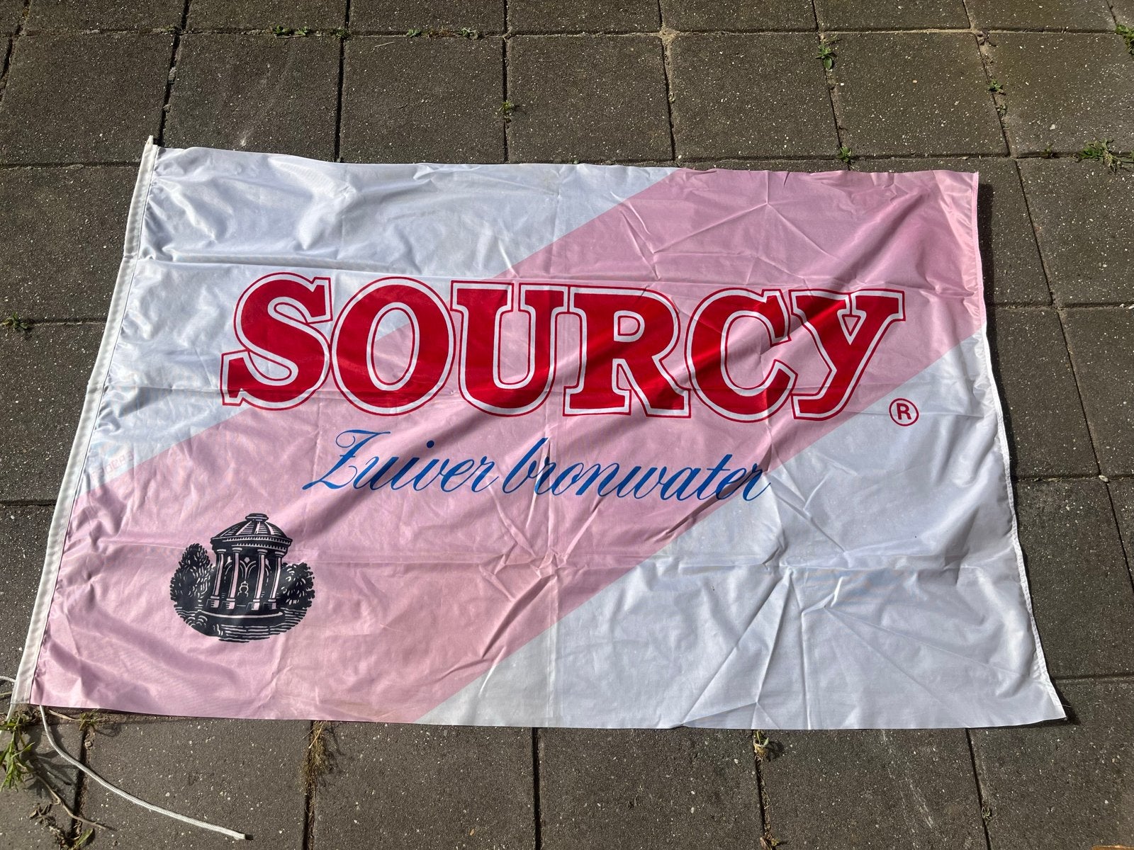 Sourcy vlag, Ophalen of Verzenden, Zo goed als nieuw