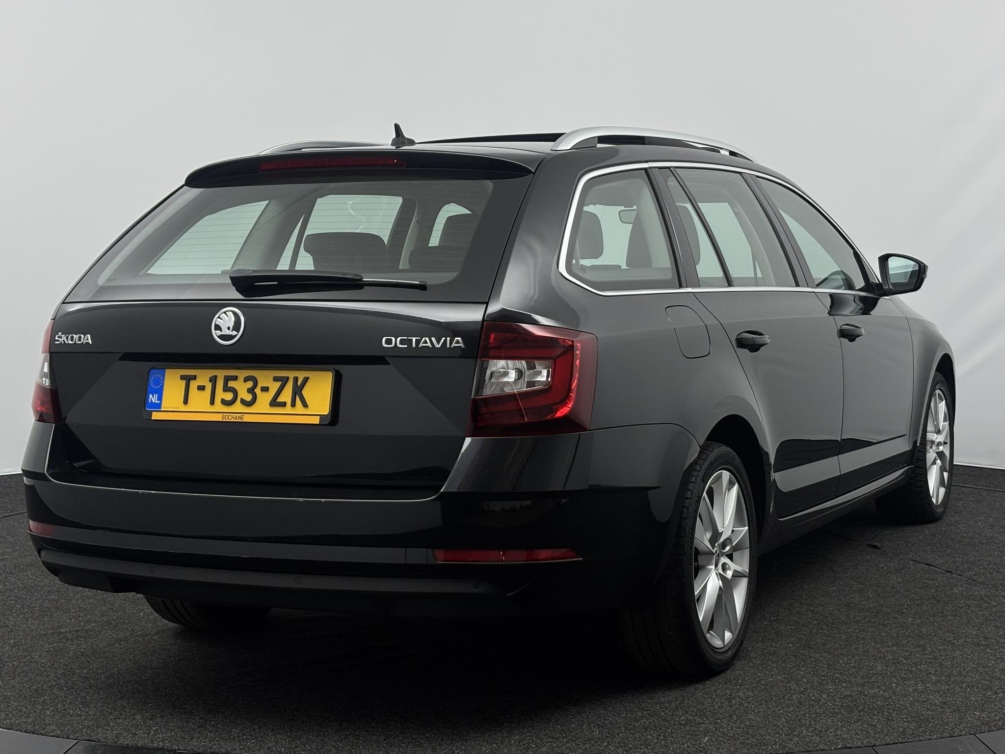 Skoda Octavia Combi 1.5 TSI 150pk DSG Greentech Style Busine, Auto's, Stof, Gebruikt, Zwart, 1500 kg