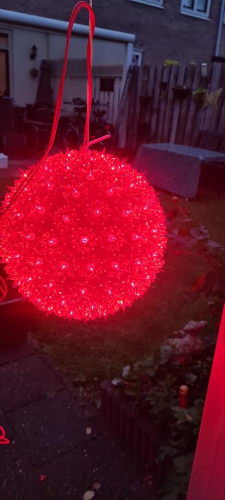 Rode Disco/Sfeerlamp - 150 LED Lichtjes - Hangende Bol, Ophalen of Verzenden, Zo goed als nieuw, Feestelijk, Modern, Sfeervol