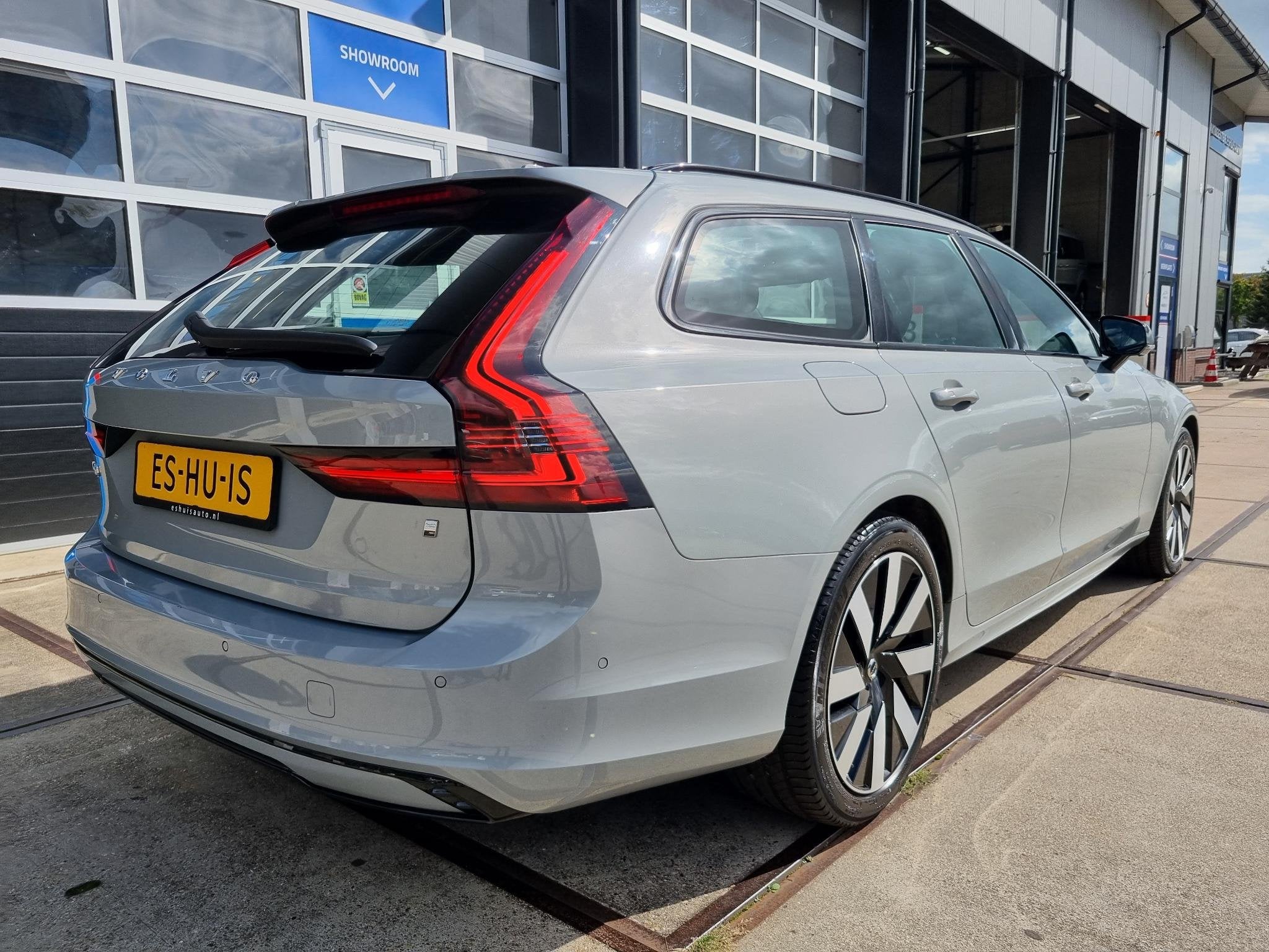 Volvo V90 2.0 T6 Plug-in hybrid AWD Ultra Dark LEER / PANORA, Auto's, Automaat, Dealer onderhouden, Euro 6, 4 cilinders
