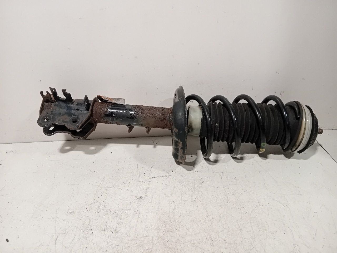 Veerpoot links voor Fiat Panda, Van der Ven Autorecycling B.V., Gebruikt, Ettenseweg 76, 4706 PB Roosendaal, The Netherlands, Herkomst onderdeel bekend