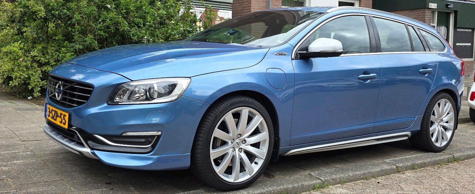 Volvo V60 D6 286pk Plug-in Hybrid Summun 2013 Blauw, Auto's, 1800 kg, Blauw, Grijs, Particulier