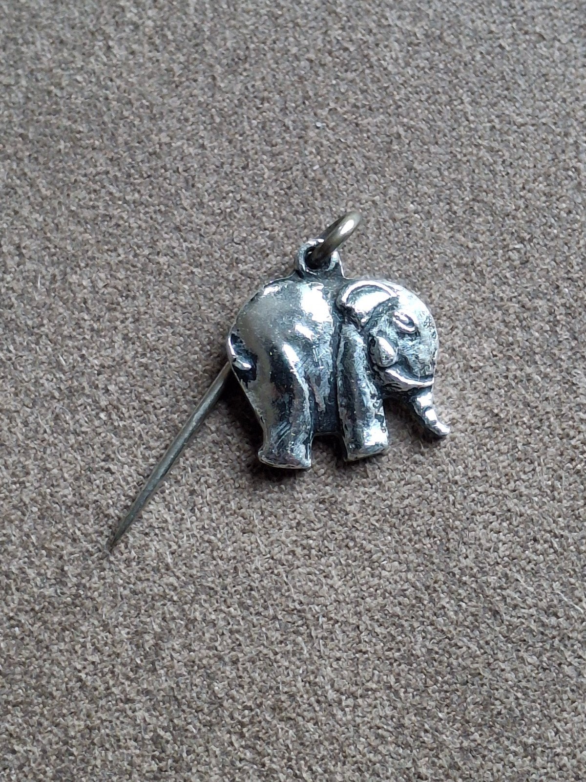 Mooie speld met olifantje / hanger, Verzamelen, Ophalen of Verzenden, Gebruikt