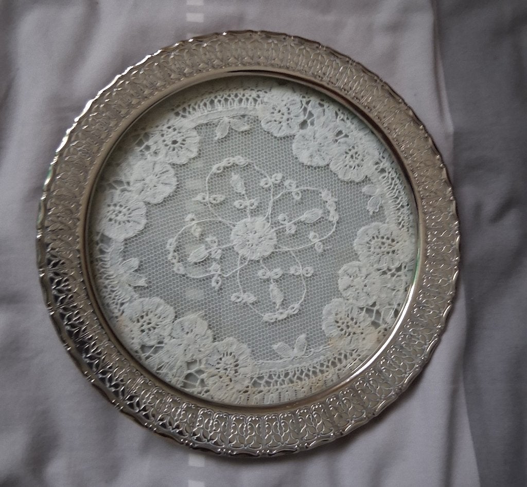 Brocante onderzetter verzilverde rand kant kleedje *eureka*, Antiek en Kunst, Ophalen of Verzenden