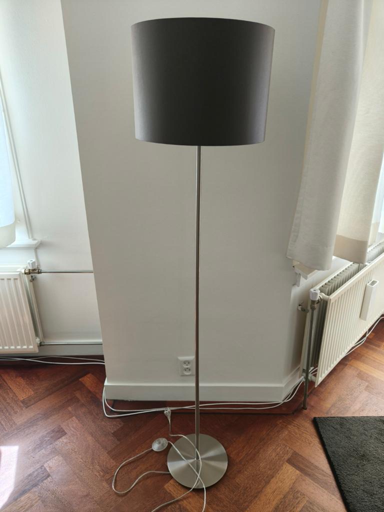 Staande lamp met zwarte lampenkap, Ophalen, Gebruikt, Stof, 100 tot 150 cm