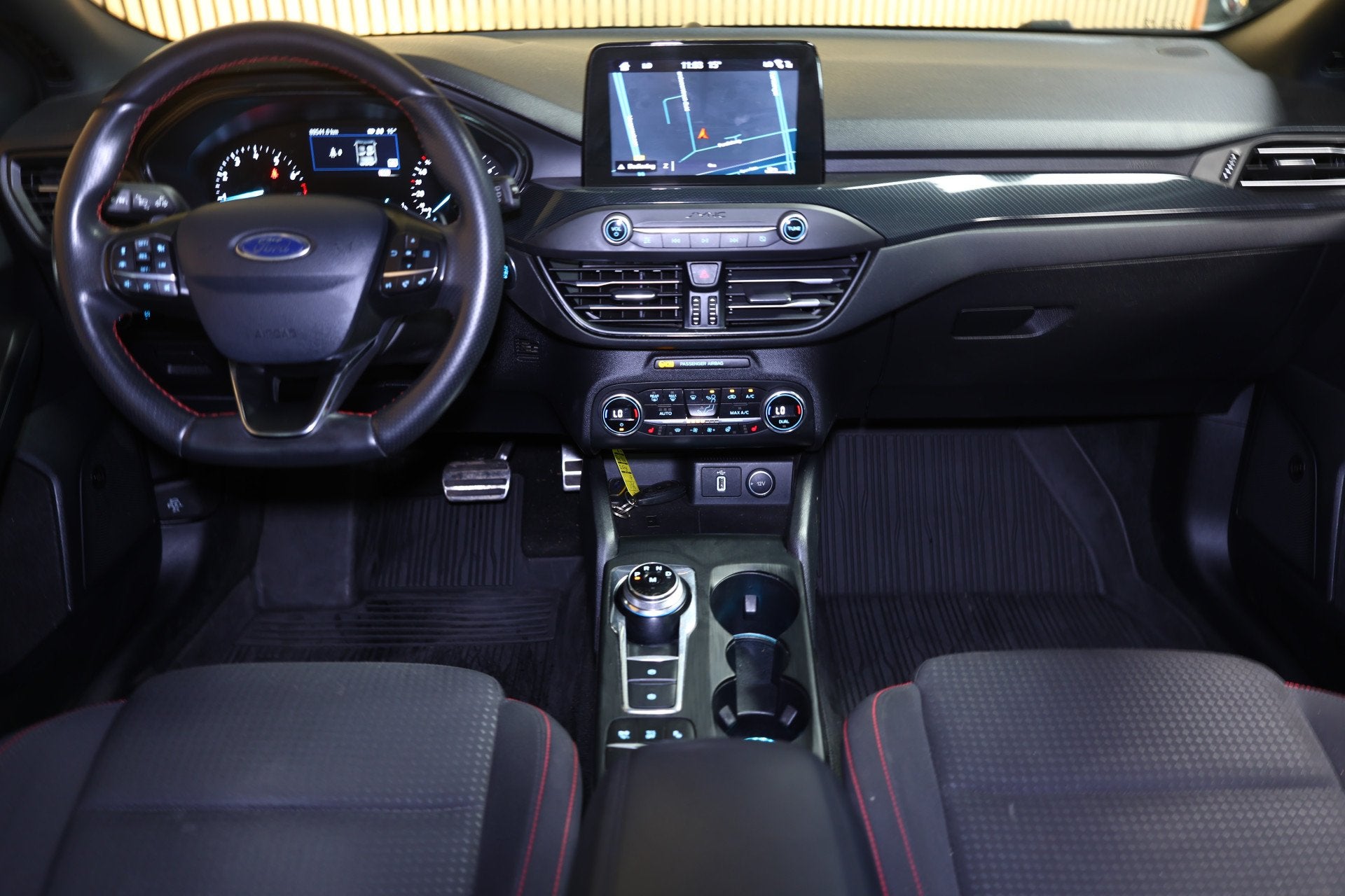 Ford FOCUS Wagon 1.0 EcoBoost ST line AUTOM NAVI B&O ACC CAM, Auto's, Gebruikt, Zwart, Leder en Stof, Automatische klimaatregeling