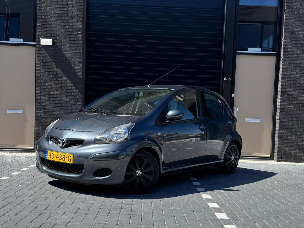 Toyota Aygo 1.0 Airco 2011 Grijs, Auto's, Voorwielaandrijving, Euro 5, Stof, Zwart