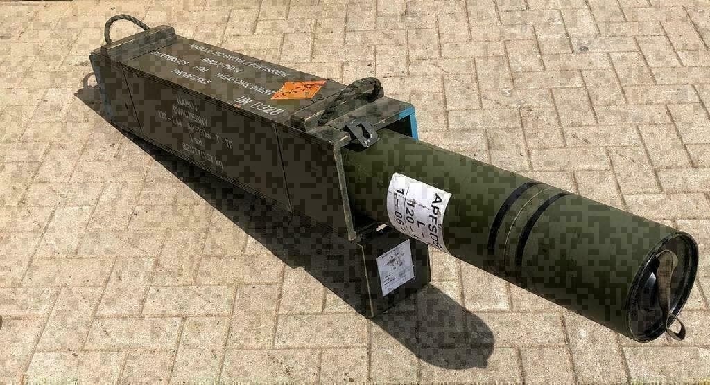 Legerkisten met huls van grote raket - patroon , decoratie, Verzamelen, Militaria | Algemeen, Ophalen of Verzenden