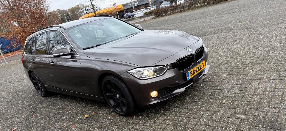 BMW 3-Serie 320i 184pk Aut 2013 Bruin, Auto's, BMW, Achterwielaandrijving, 4 cilinders, Bruin, Origineel Nederlands