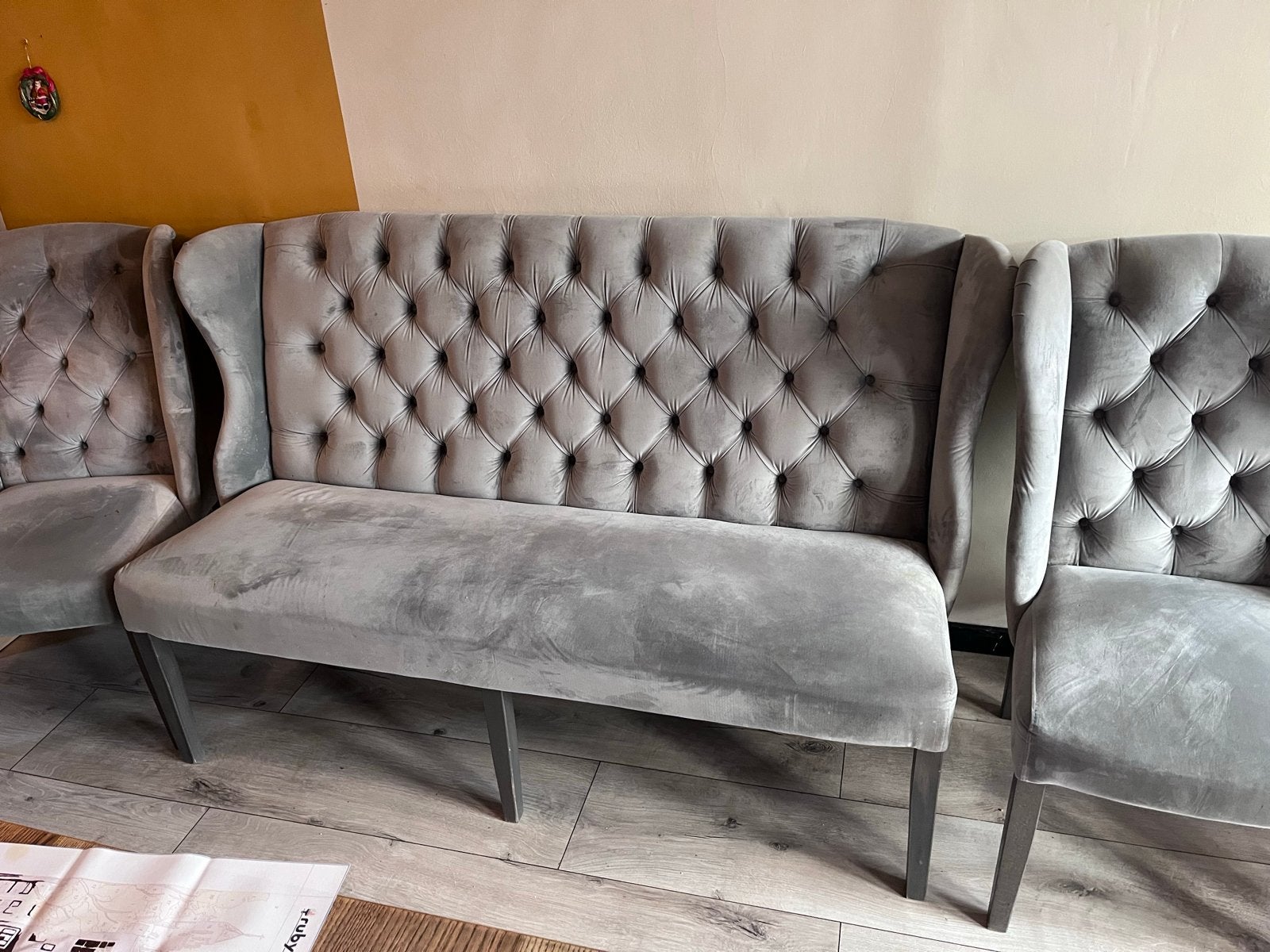 Luxe Grijze Fluweel Eetkamerbank en Stoelen Set, Gebruikt, Drie, Ophalen of Verzenden, Stof