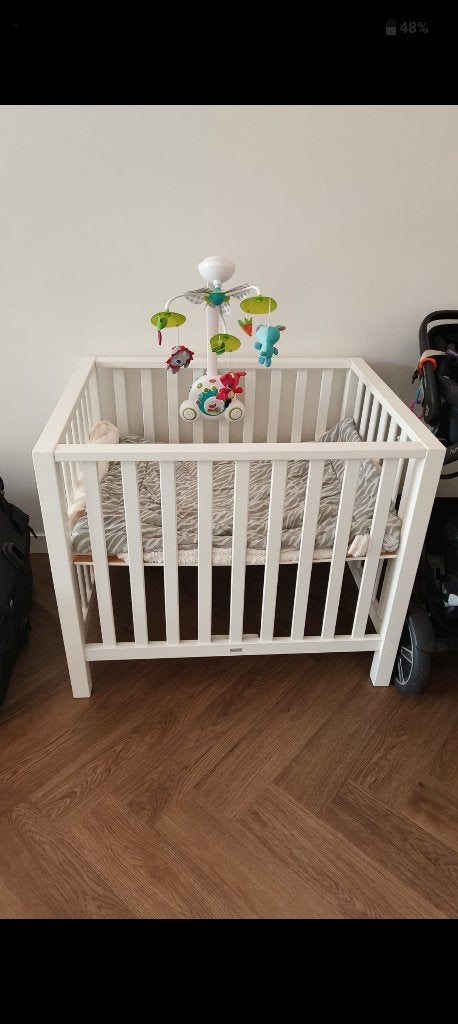 Baby box met optioneel baby mobiel & boxkleed, Kinderen en Baby's, Boxen, Ophalen, Zo goed als nieuw, Rechthoekig, In hoogte verstelbaar