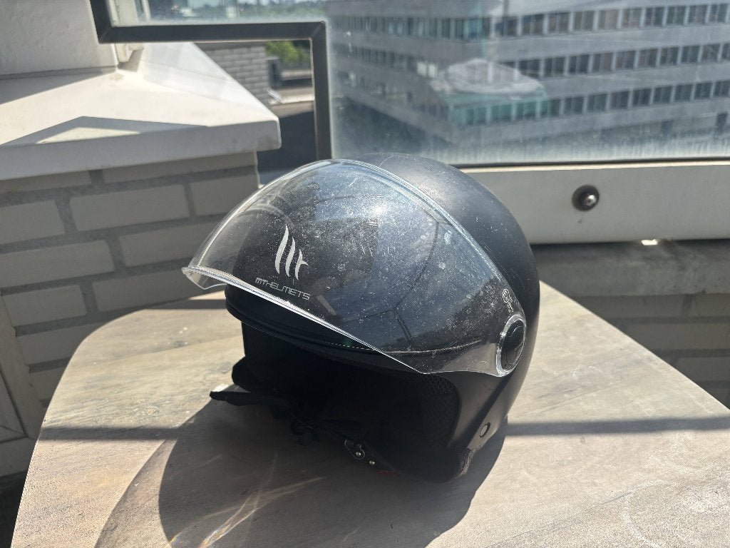 Black Helmet, Ophalen, Zo goed als nieuw, Medium, MT Helmets