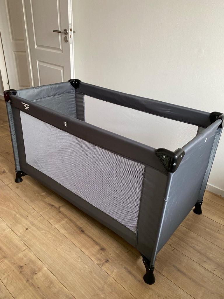 Campingbed met matras, Ophalen, Gebruikt, Reisbedje