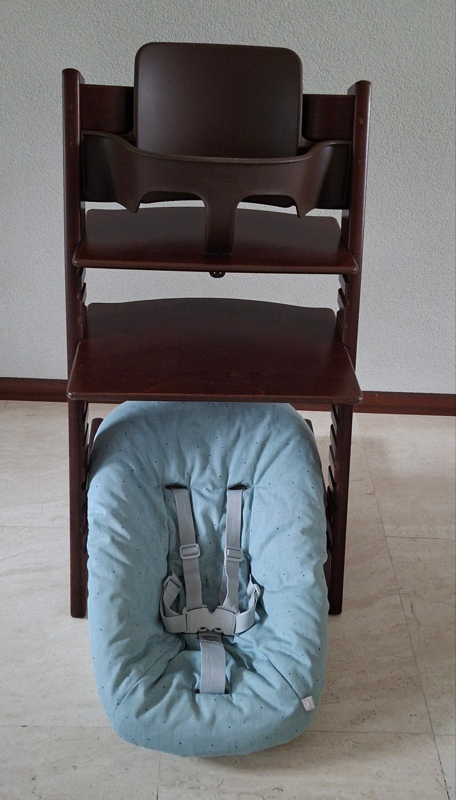 Stokke tripp trapp walnoot met babyset en newbornset, Ophalen, Zo goed als nieuw, Meegroeistoel