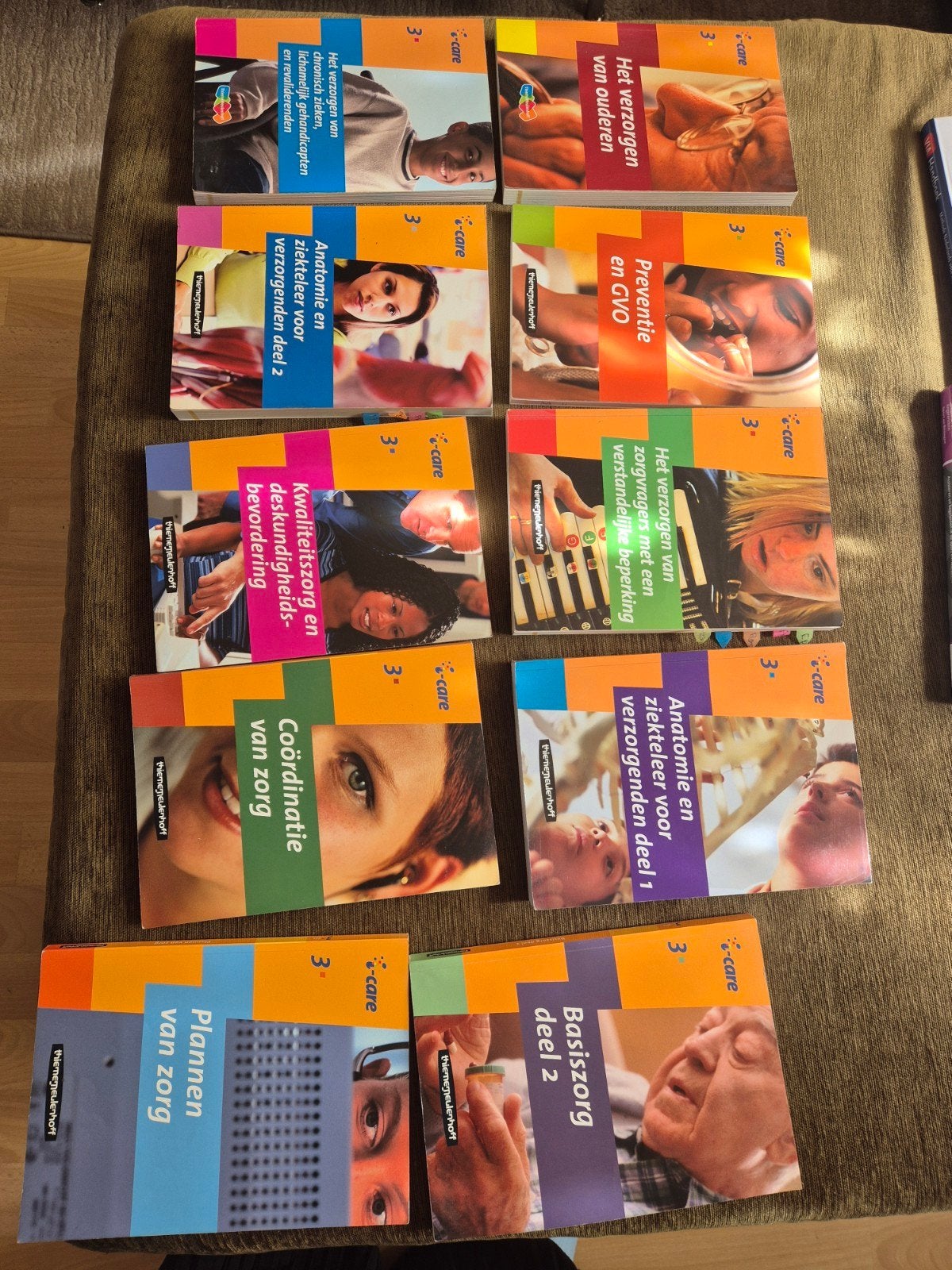 Zorgboeken 3-care ThiemeMeulenhoff - Diverse delen, Overige vakken, ThiemeMeulenhoff, Overige niveaus, Ophalen