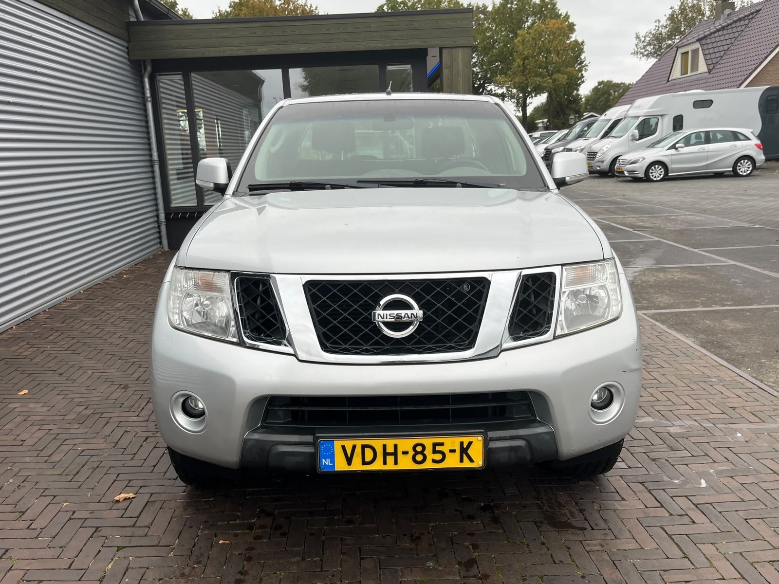 Nissan Navara 4x4 2.5 dCi LE King Cab motor schade, Auto's, Euro 5, Stof, Gebruikt, Bedrijf