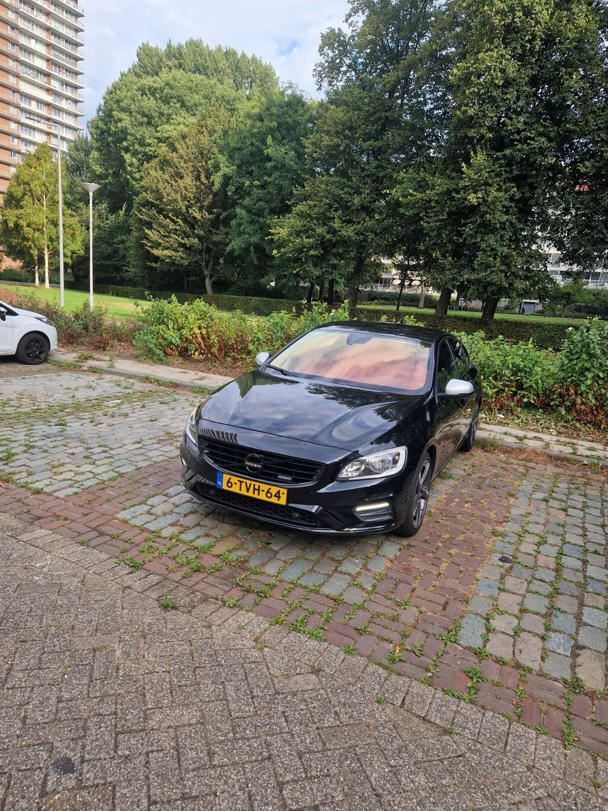 Volvo S60 R-Design Black version Topstaat, Auto's, Voorwielaandrijving, Dealer onderhouden, Zwart, 4 cilinders