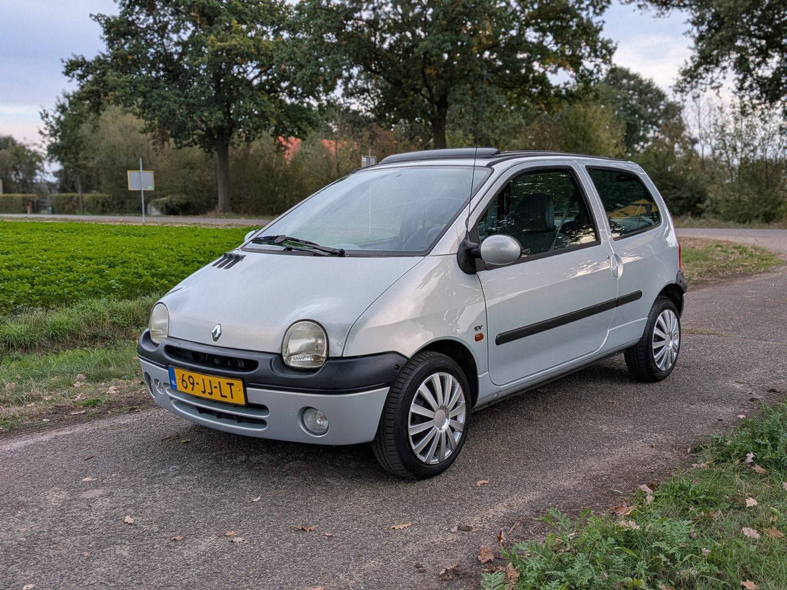 Renault Twingo | automaat | Pano | 115dkm NAP | luxe uitvoer, Auto's, Panoramadak, 4 cilinders, 4 stoelen, Leder en Stof