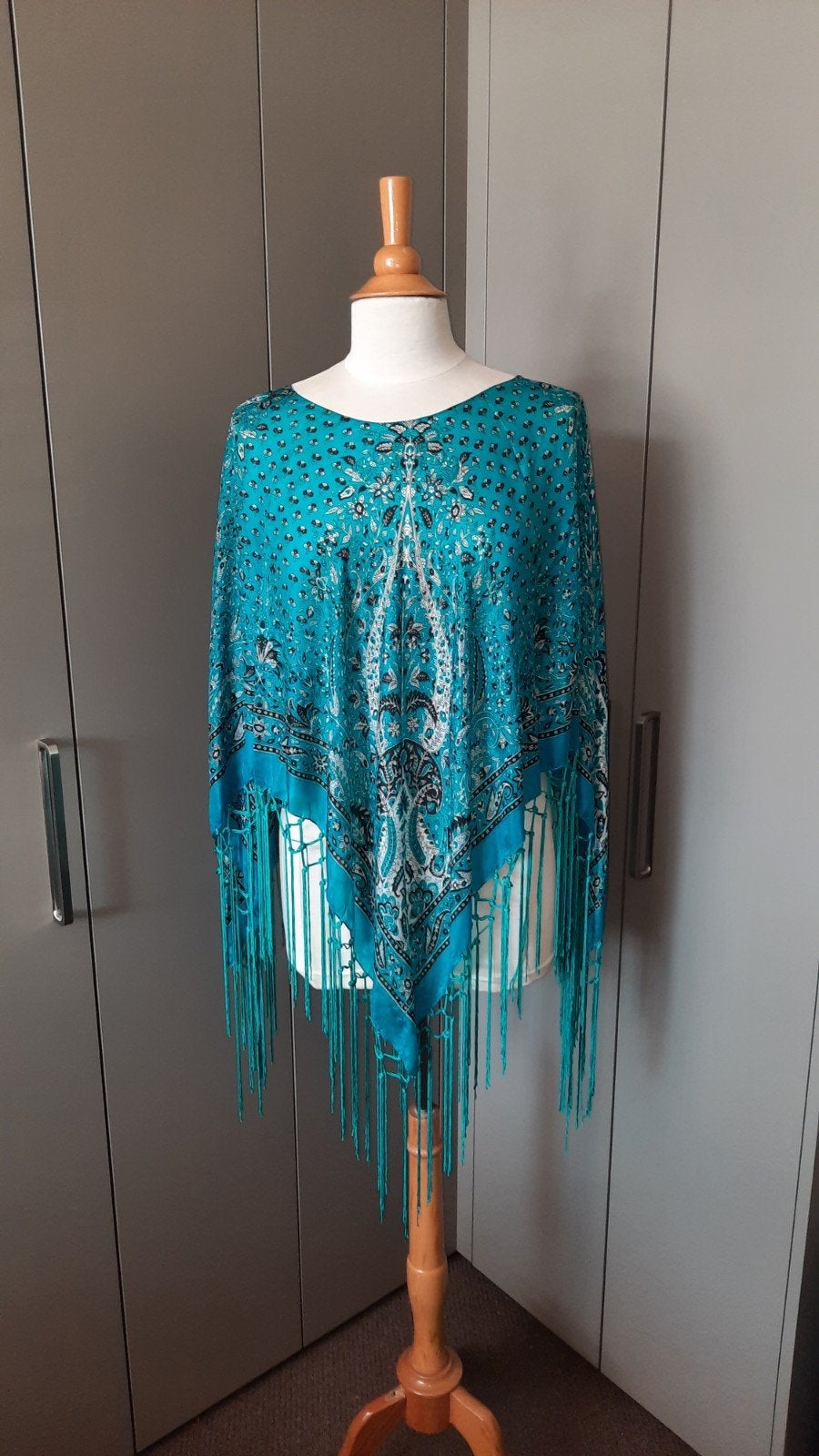 Nieuw! Prachtige zijden poncho turquoise Hippie Boho, Ophalen of Verzenden, Nieuw