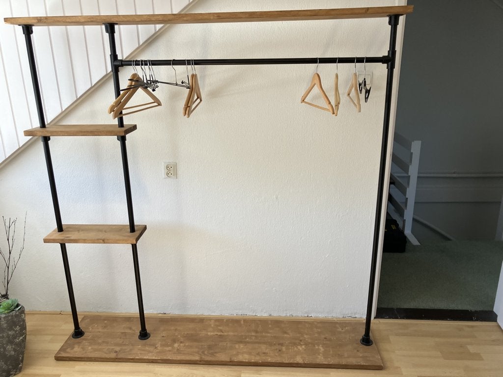 Houten kledingrek  merk Design85 type Chic met planken, Kleding | Dames, Ophalen, Gebruikt