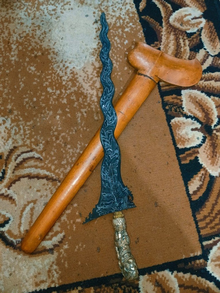 Antieke Kris Sengkelat 13 Luk Pamor Ron Pakis Zilver SVC75, Antiek en Kunst, Verzenden, Overige materialen, Indonesië, Meerkleurig