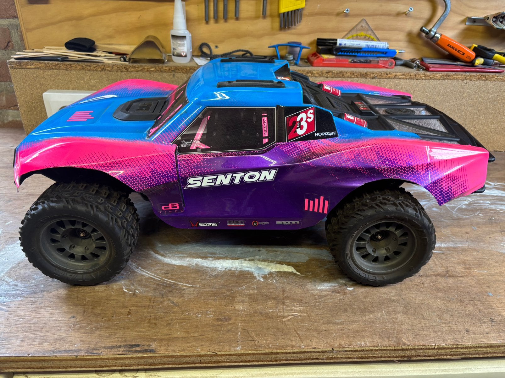 Arrma Senton 223S met upgrades, Hobby en Vrije tijd, Auto offroad, Zo goed als nieuw, Schaal 1:10, RTR (Ready to Run)