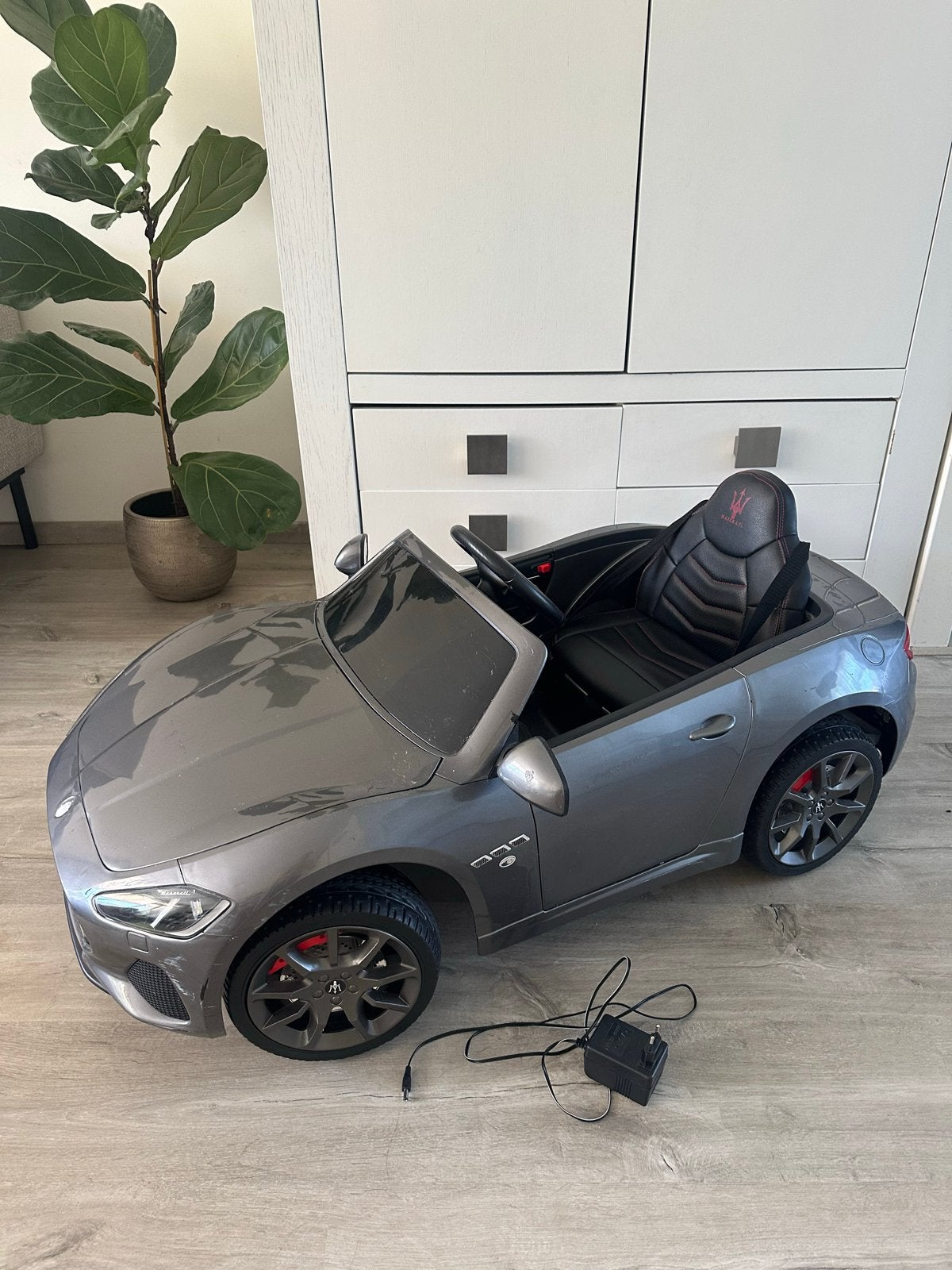 Maserati elektrische kinderauto met afstandsbediening, Ophalen, Gebruikt, Afstandsbediening
