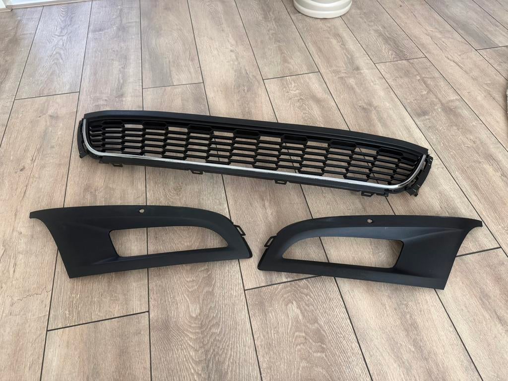 VW Polo 6R Voorbumper Grill en Mistlamp Kappen, Ophalen of Verzenden, Gebruikt, Volkswagen