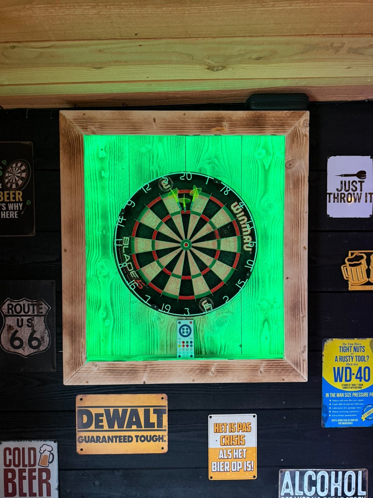 Nieuwe handgemaakte dartbord ombouw met led verlichting., Sport en Fitness, Darts, Nieuw, Overige typen, Ophalen of Verzenden