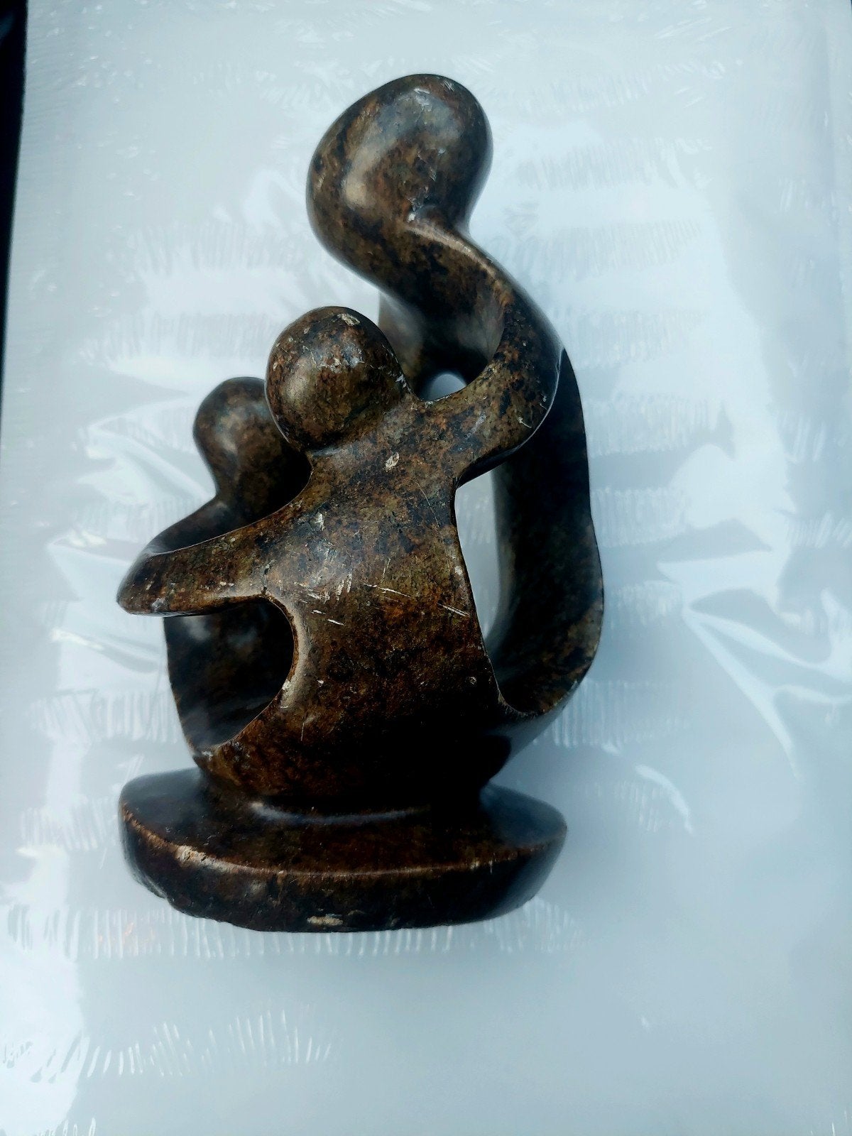Vintage beeld van steen - Abstracte familie, Antiek en Kunst, Minder dan 20 cm, Ophalen of Verzenden, Steen of Keramiek, Beeld