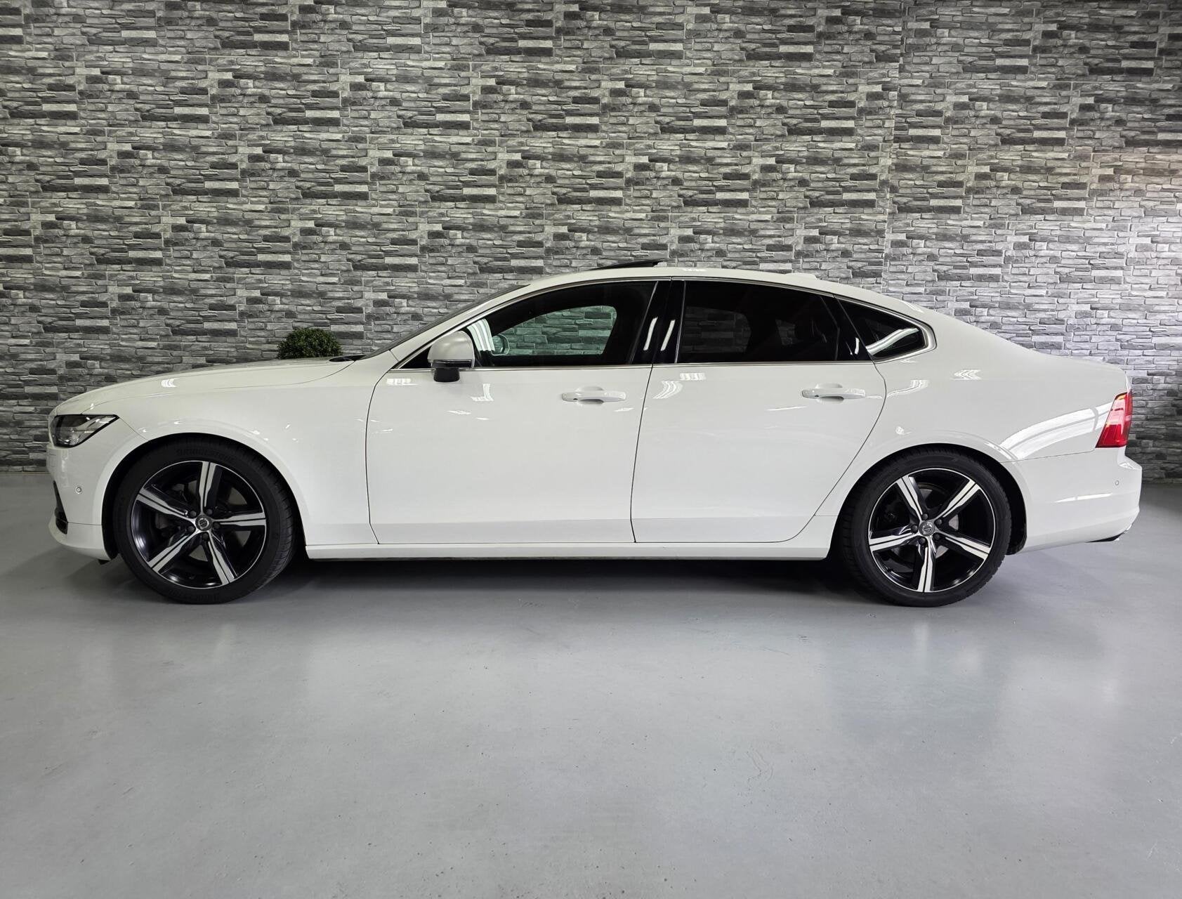 Volvo S90 2.0 T6 AWD Inscription R Design *320PK*Ice white*!, Auto's, Volvo, Euro 6, 4 cilinders, 1969 cc, 320 pk