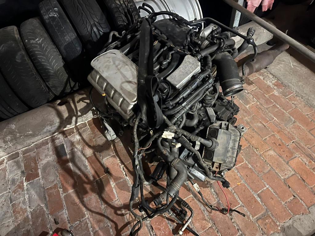 VR5 motor met motorkabelboom en bak - 180k gelopen, Doe-het-zelf en Verbouw, Metalen, Ophalen, Zo goed als nieuw