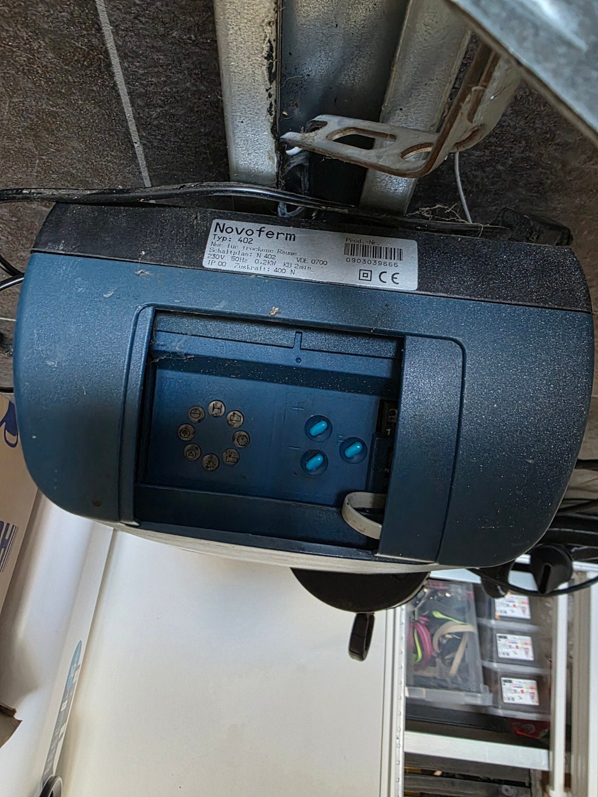 Nieuwe Novoferm Garagedeuropener Type 402, Ophalen, Zo goed als nieuw