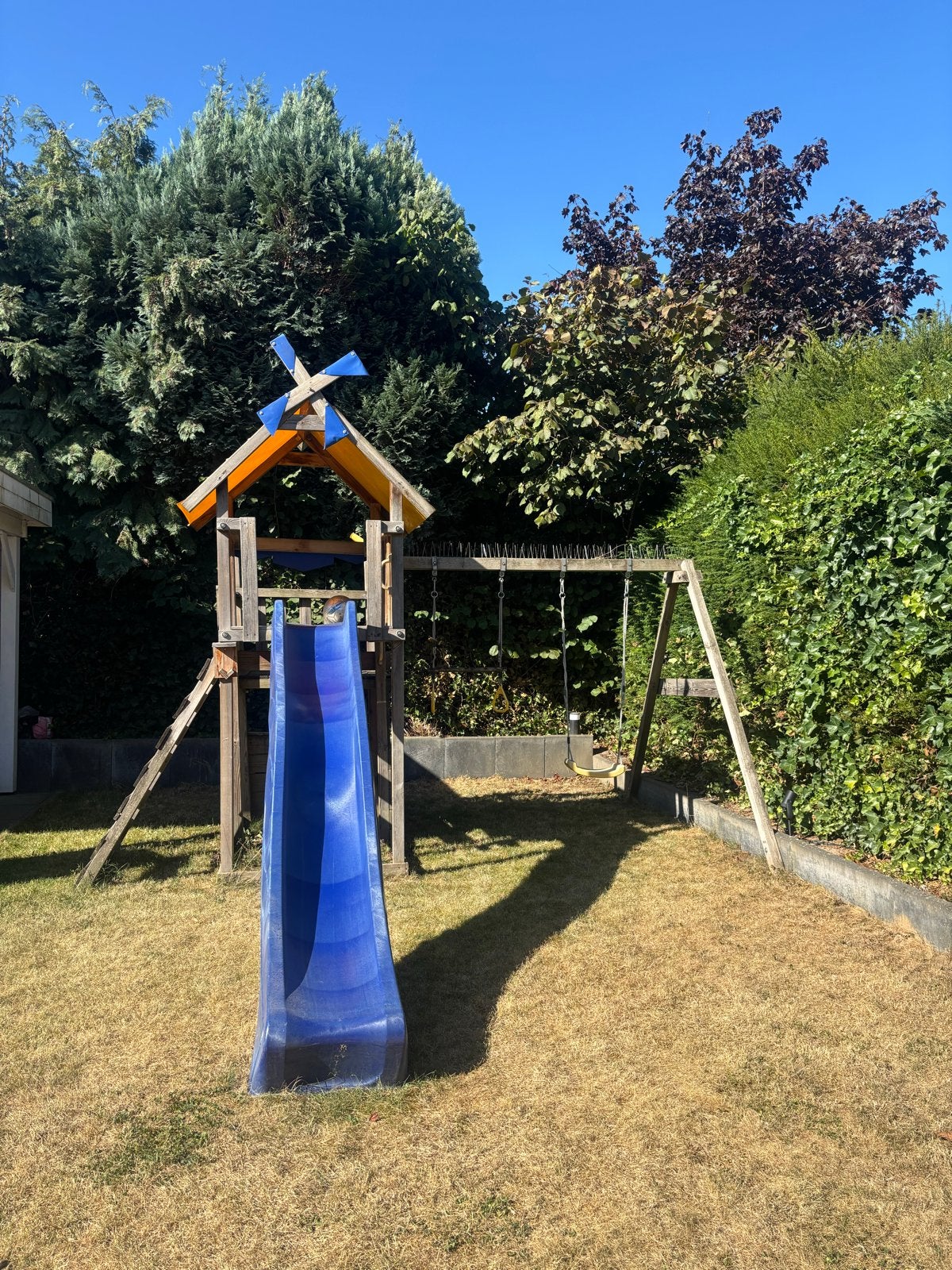 Houten speeltoestel met glijbaan en schommels, Ophalen, Gebruikt, Glijbaan