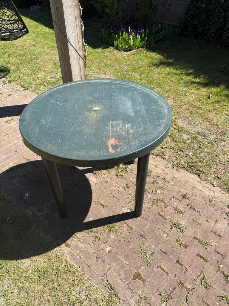 Gebruikte groene tuintafel, rond, van kunststof, Tuin en Terras, Ophalen, Gebruikt, Rond, Kunststof