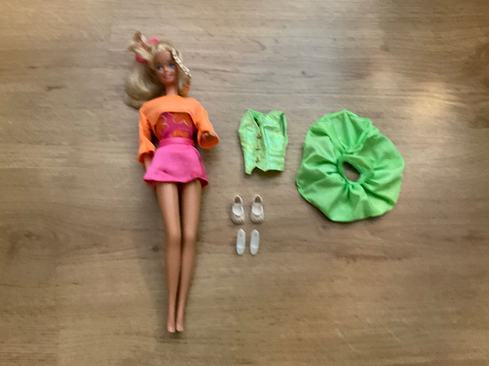 Vintage Barbie pop Mattel 1975 met extra kleding en schoenen, Ophalen of Verzenden, Gebruikt, Barbie