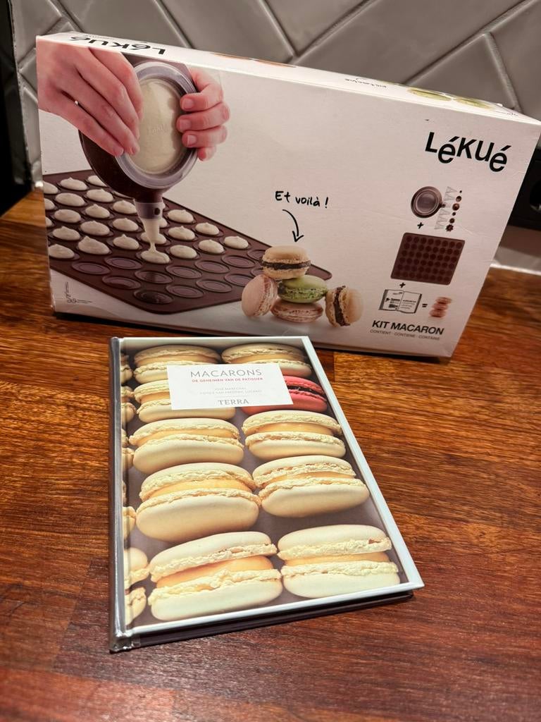 Macaron bakset van Lékué + macaron kookboek, Huis en Inrichting, Keuken | Keukenbenodigdheden, Zo goed als nieuw, Ophalen of Verzenden